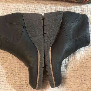 Women’s Dr Scholls ankle black wedge boot.